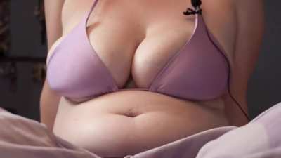 Here is a treat for you, HD burping after a big stuffing