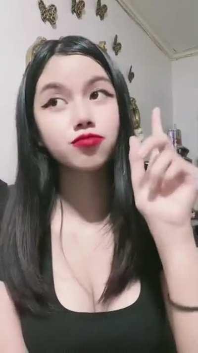 Tiktok Slut #1 perfect tits for boobjob and perfect lips for mouthfuck. Sarap netong nakita ko sa tiktok. Ano gagawin nyo sakaniya?