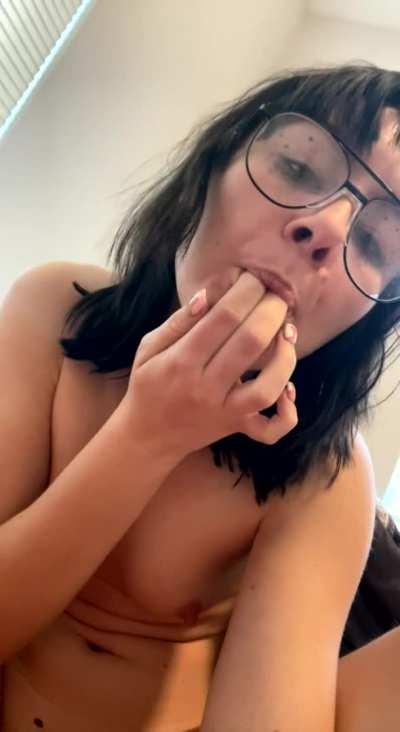 I love slurping up my pussy juice