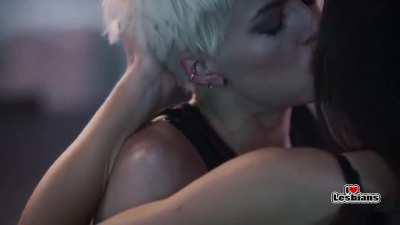 Agatha Moreira & Camila Queiroz (Verdades Secretas 2 - Episode 48)