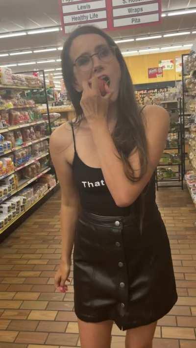 Yes I bought this apple! And yes I’m willing to share [GIF]