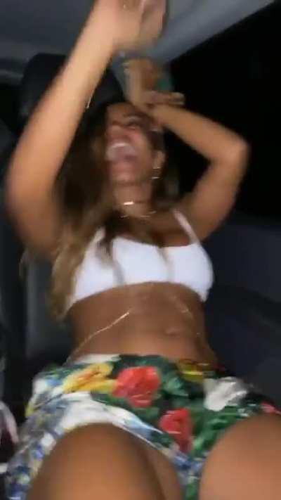 anitta and hot friends