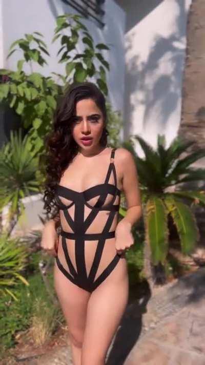 Randi Urfi In Public Hot