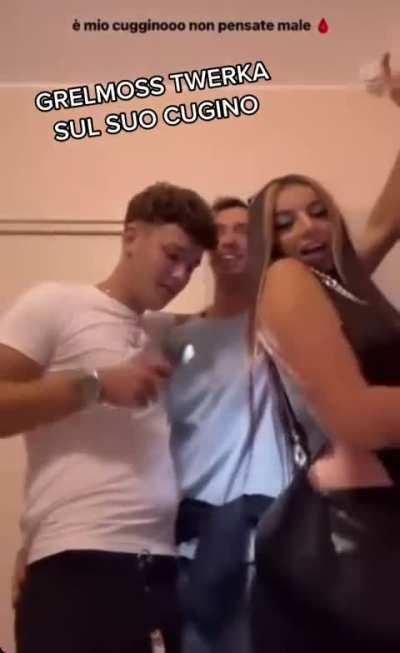 Grelmoss twerka sul suo cugino