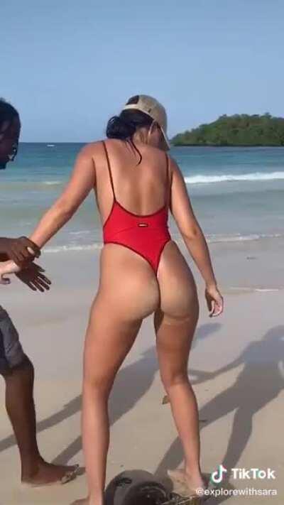 It jiggles 👁👄👁