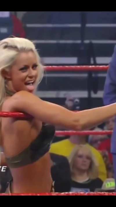 Maryse at RAW 4.2010 vs Brie Bella