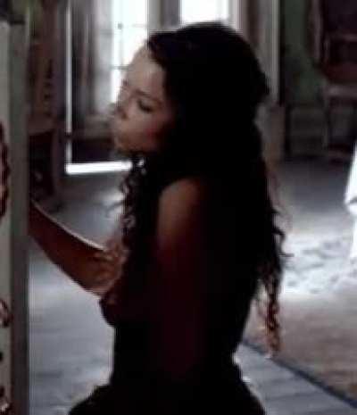 I wouldn't last a minute with Jessica Parker Kennedy doing this