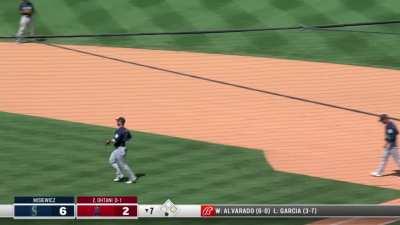 [Highlight] [Highlight] Ohtani shows off his speed by getting on first base!