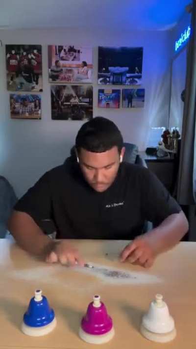 Guy remixes COD 6 game theme with his hands 🔥