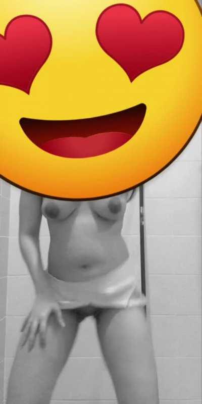 My Pakistani Muslim parents want me to cover up but I prefer dancing naked on the internet 🤷‍♀️😉