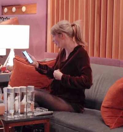 Bra less Taylor bouncing around