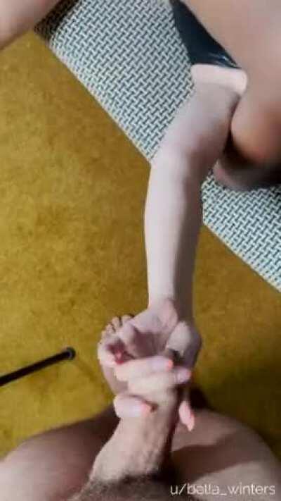 Hubby gets a few fingers, my bull gets everything else 💦 [F22]