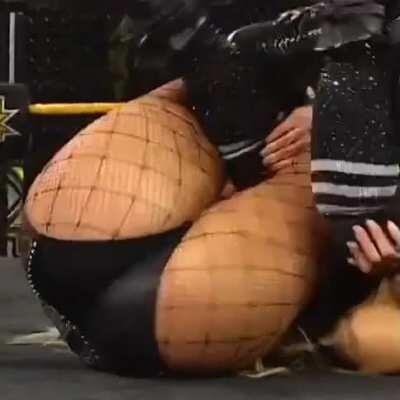 Toni Storm’s jiggly ass