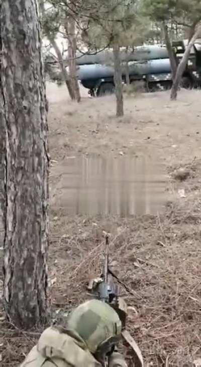 Ukrainian vehicle hits back at Russian soldiers after they destroy it.