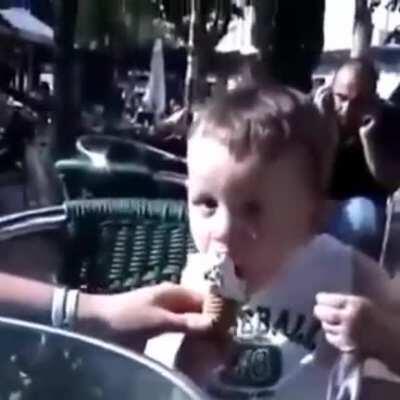 Ля-музыка. Песенник из народотворчества в финале куплета плохо кончил...