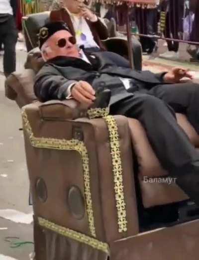 Парад диванных войск