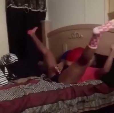 Мужики это обыденность, собачки это не надолго, кони это классно но опасно... Чеб попробовать? О! Трещетка!