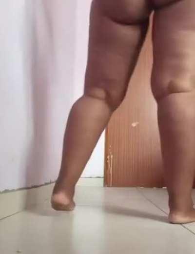 SHE LOOK LIKE SHE CAN DO IT ON THE D