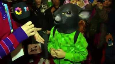 nadie l0 pidi0 per0 hice t0da la canci0n de Astr0b0y c0n imagenes rand0m de g00gle, esper0 q les guste y q el dumerl0rd l0 pueda ver, les mand0 un miu a t0d0s <3