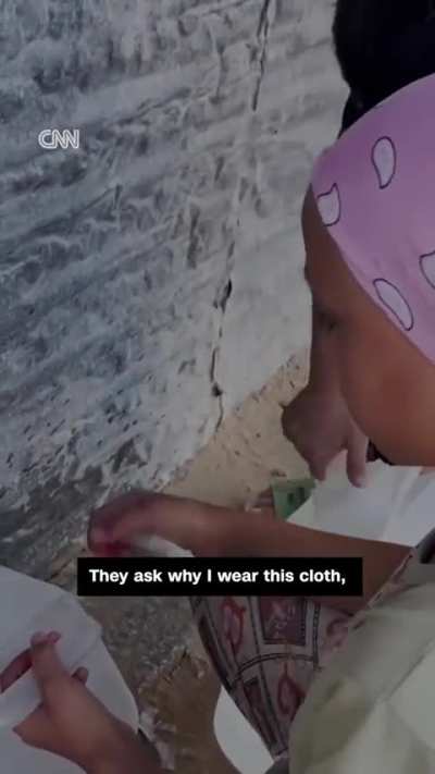 Die achtjährige Sama Tubail verlor aufgrund des anhaltenden Traumas, das sie durch den israelischen Völkermord im Gazastreifen erlitten hatte, ihr gesamtes Haar.