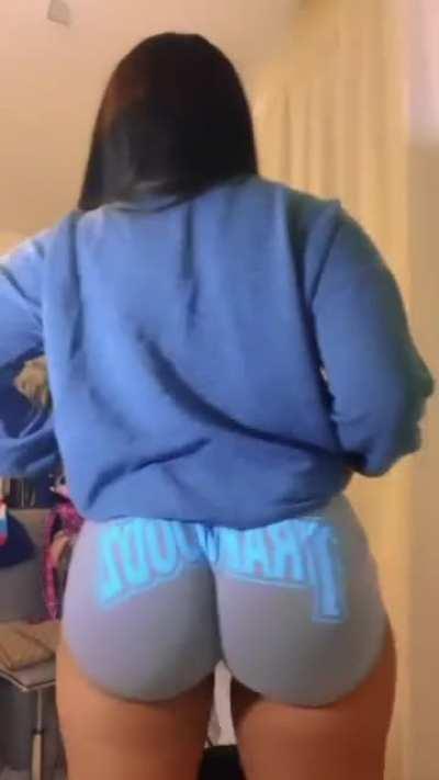 💙🍑🤍