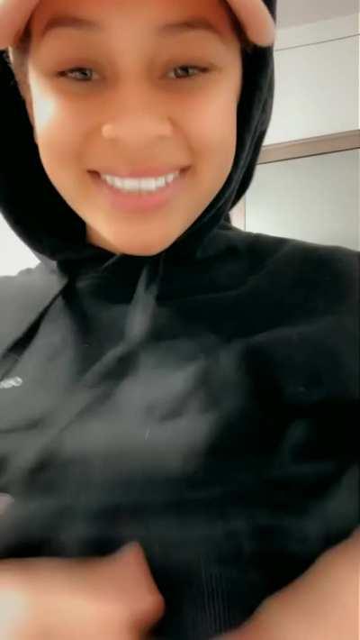 Upvote if you’d fuck me 😍