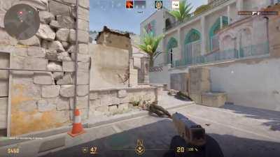 Pretty unique glitch I encountered in my first ranked game on CS2