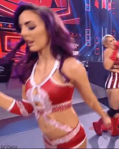Peyton flipping her hair and looking so ridiculously sexy🤩🤩🤩
