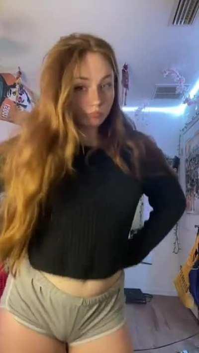 thqttie wearing same fit @ twitch.tv/thqttie