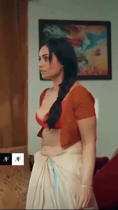 Naina , uff jab blouse open karti hai kitni sexy lagti hai. Aur saas leti hai jab uske boobs upps and down hote hai . Follow on insta @actres_fun link in comment box