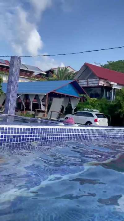 In that pool they almost kicked me out ahaha🥰