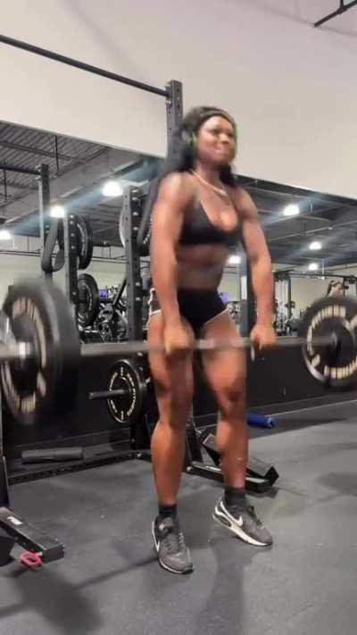 How I workout on a daily rather ppl in the gym or not ima be me cuz we doing what brings us joy and happiness all 2023😜 #Selflove #selfconfidence #gymbae #fitnessmotivation #weighttraining #workout #workoutroutine