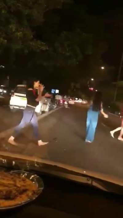 Nude women fight NSFW (translate what's happening)