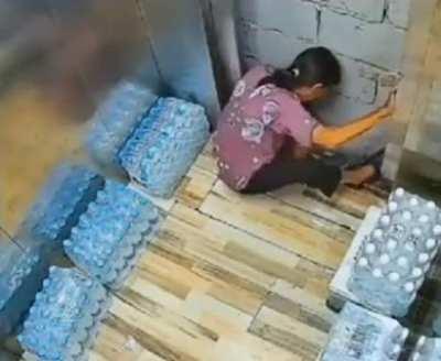 Speaking of last week's story about Chinese not understanding elevators...