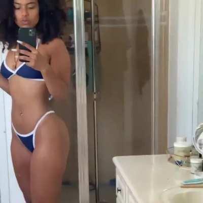 Krystal Pitt (@krystalangelique)