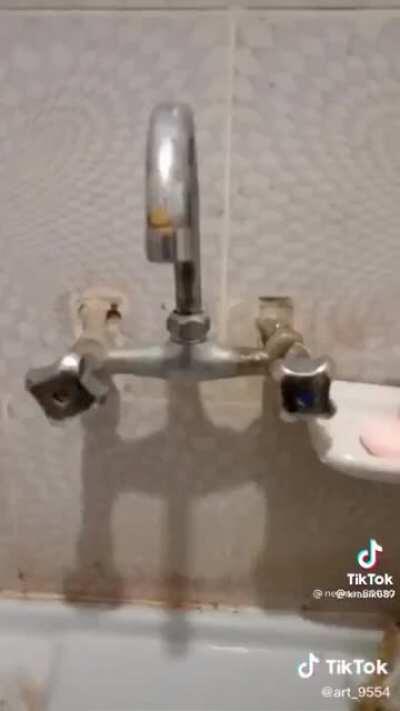 Мивката у нас е втората