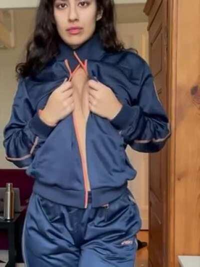 I wonder if people on the street think about how look under my baggy clothes