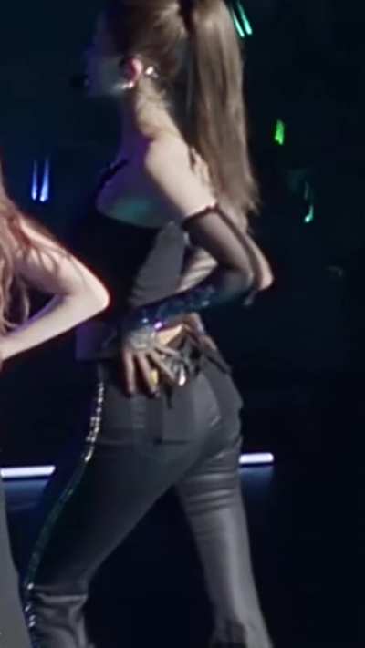 Chaewon and Kazuha