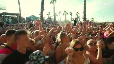 NATO leaders invite you to the Crimea Beach Party ð¥