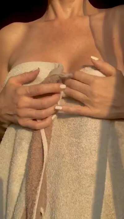 Revealing some boobies