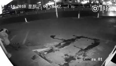 Thieves trying to break into shop