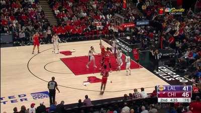 [Highlight] Alex Caruso finishes the tough and one over DeAndre Jordan and flexes accordingly.