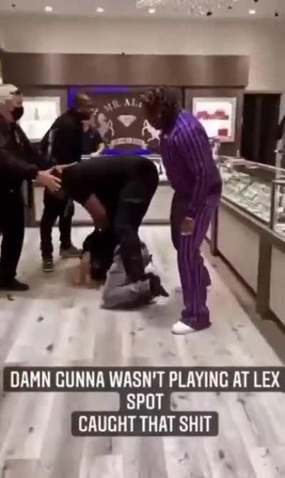 Damn…Gunna security not playing with folks