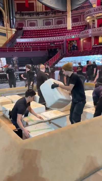 Building a sumo dohyō inside the Royal Albert Hall