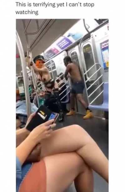 А представьте такое в московском метро. Зимой. В час пик.