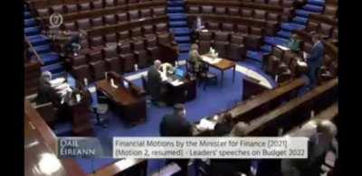 The moment Alan Kelly got up to give his speech on the budget and everyone, including The Taoiseach and The Tánaiste left, except Eamon Ryan