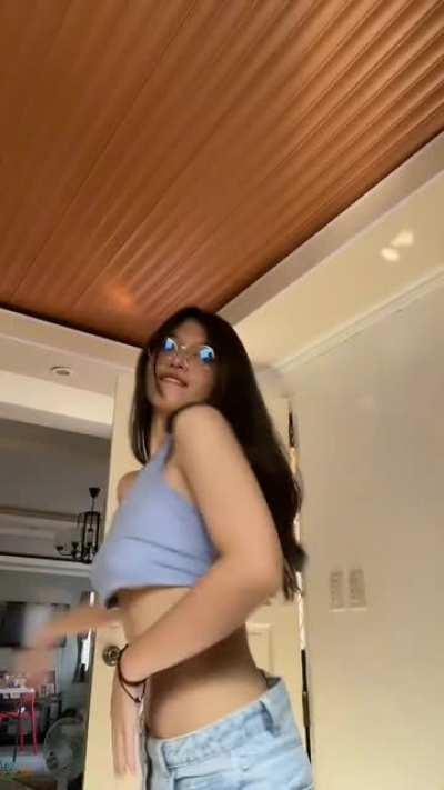 Pag-usapan natin sa TG. DM nyo username sakin. Underboobs supremacy.