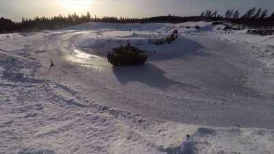 Drifting Tanks: U.S. Marine Corps M1A1 Abrams vs Norwegian Leopard 2A4