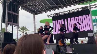 shake it (y100 performance)