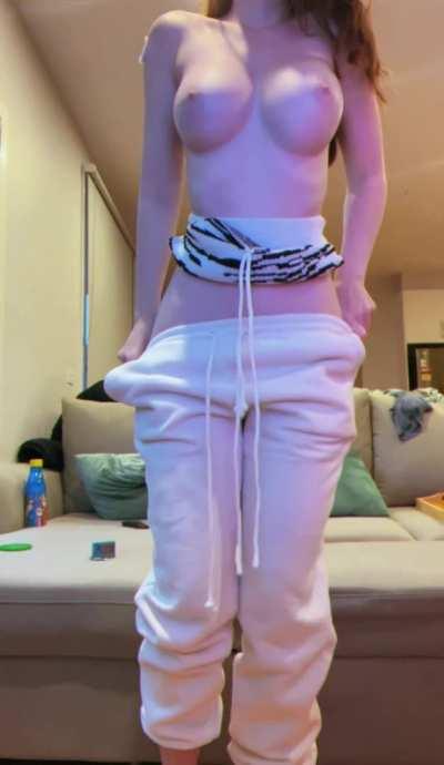 20 [F4M] Sending nudes to whoever upvts (👻: alisaano20)